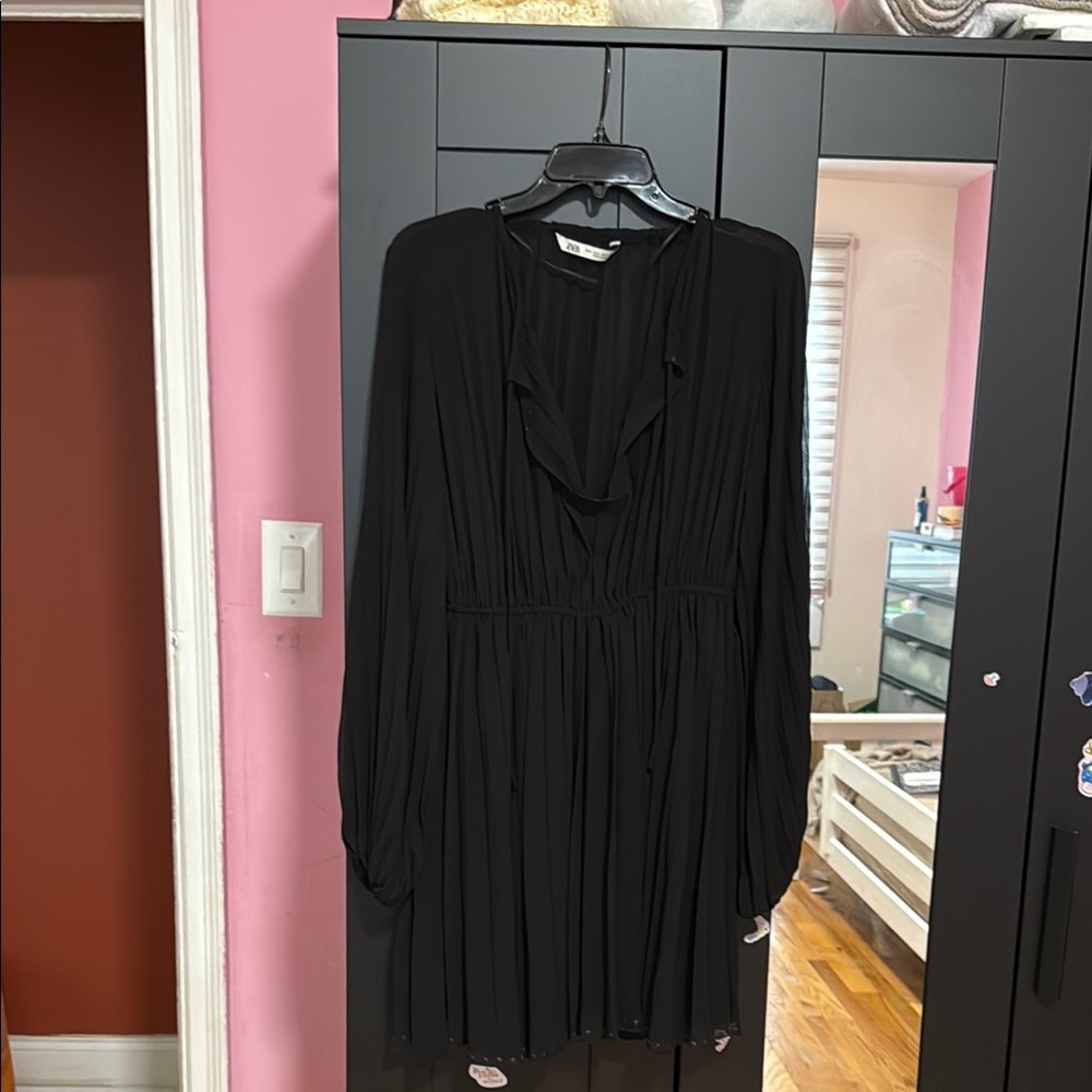 Elegant Black Long-Sleeve Dress